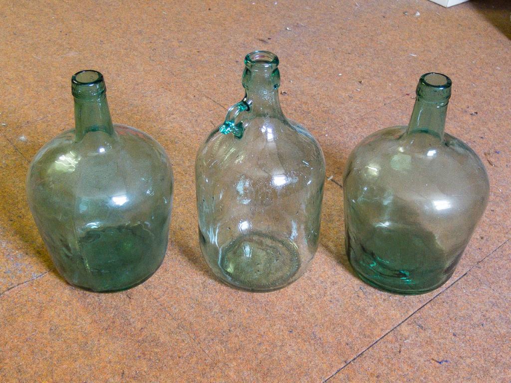 Drie vintage gistflessen 5 liter V Ayelense, Ophalen, Minder dan 50 cm, Groen, Glas