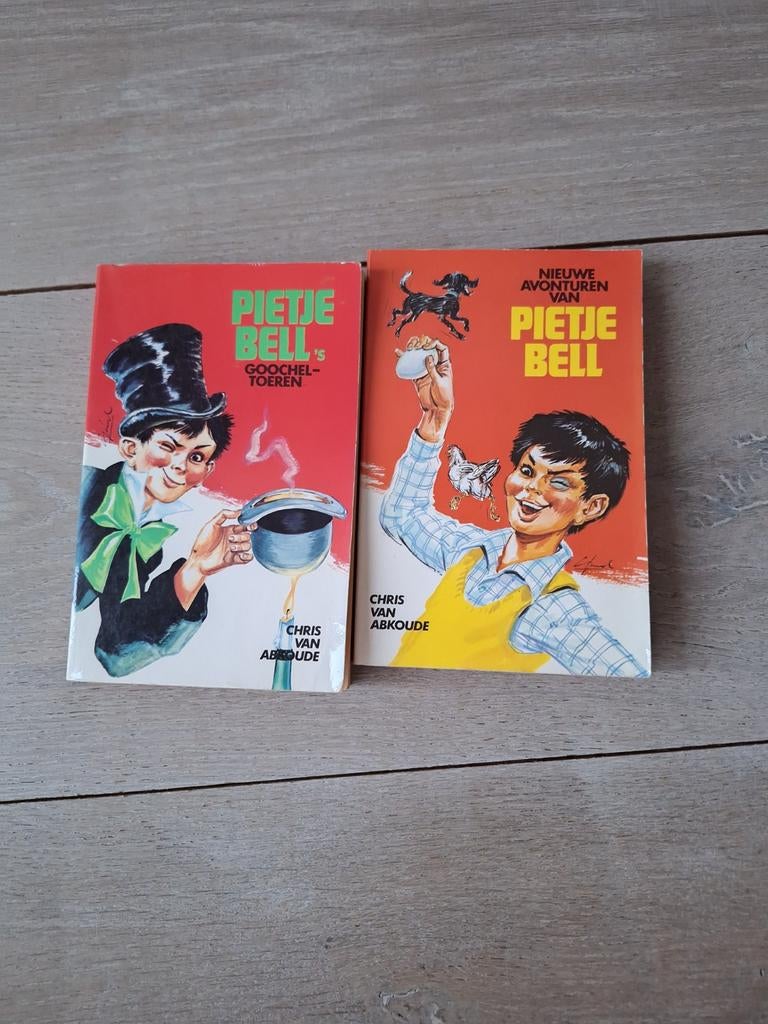2 Vintage Pietje Bell Boeken - Chris van Abkoude voor €5,-, Ophalen of Verzenden, Gelezen