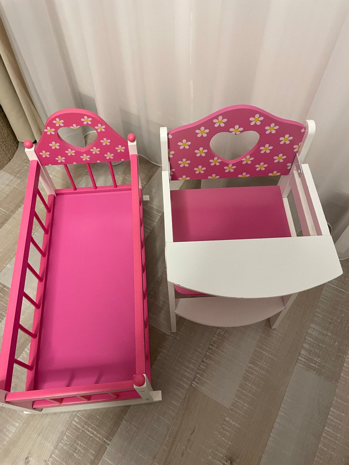 Poppenbedje en kinderstoel roze/wit met bloemetjes, Ophalen, Gebruikt, Overige typen