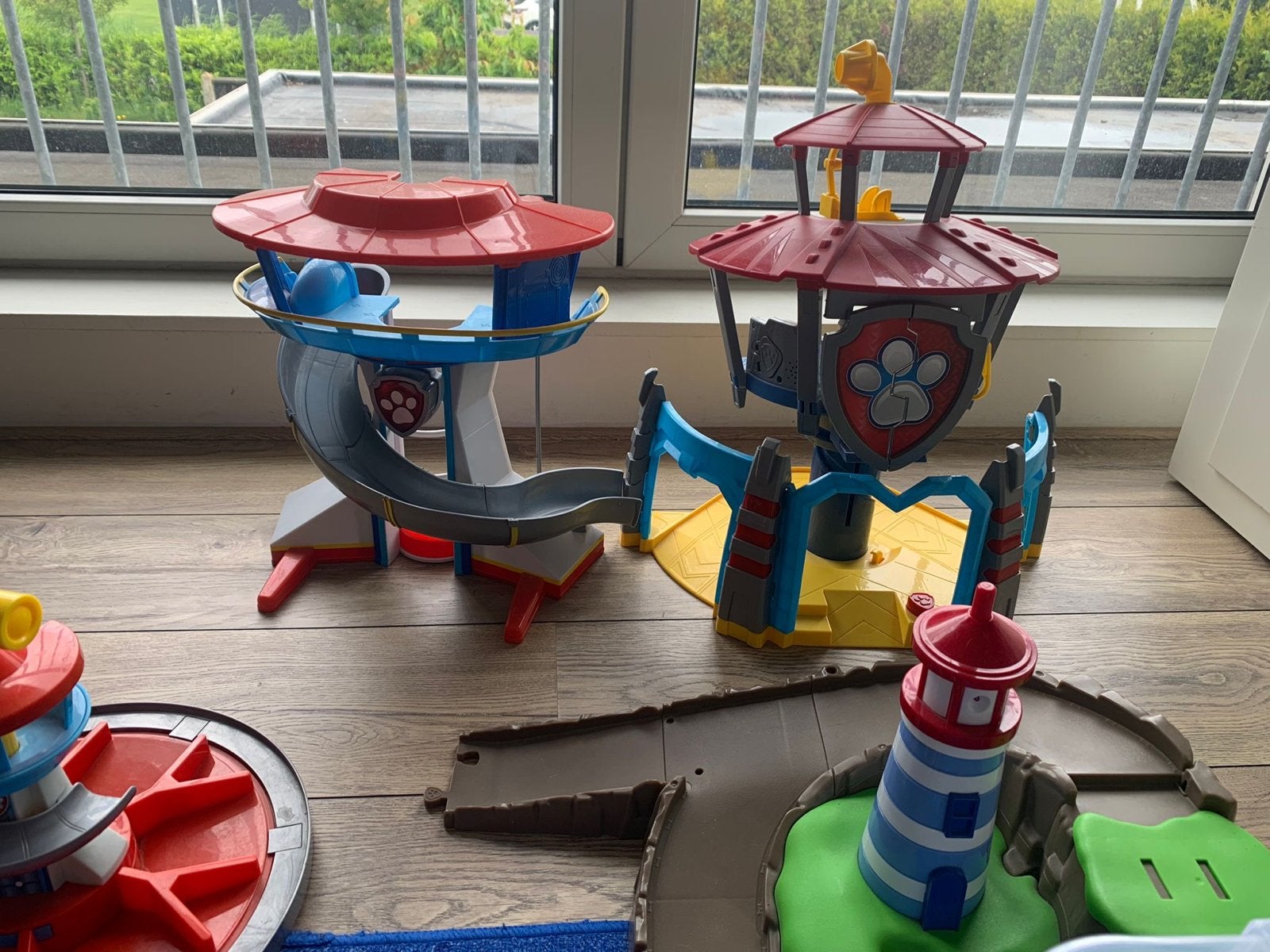 Grote Paw Patrol speelset met uitkijktorens en voertuigen, Ophalen of Verzenden, Gebruikt, Jongen of Meisje