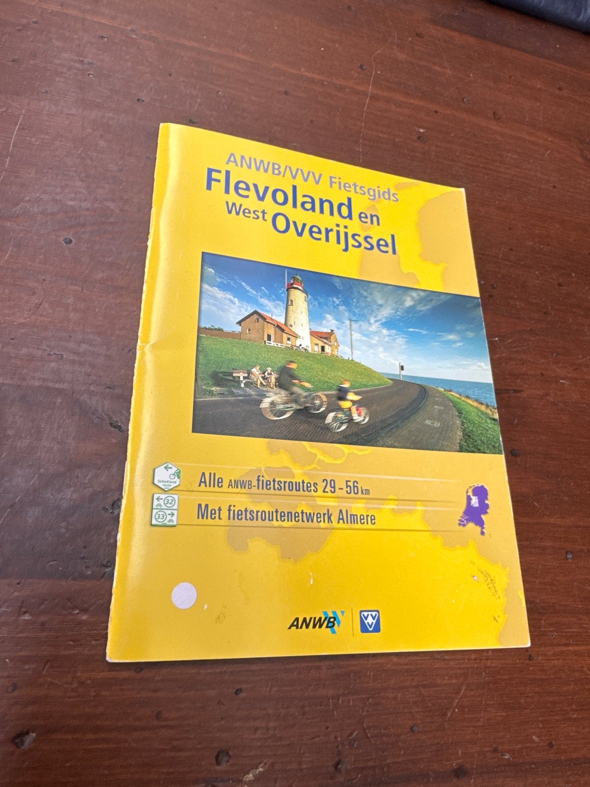 ANWB/VVV Fietsgids Flevoland en West Overijssel, Boeken, Reisgidsen, Fiets- of Wandelgids, Ophalen of Verzenden, Zo goed als nieuw