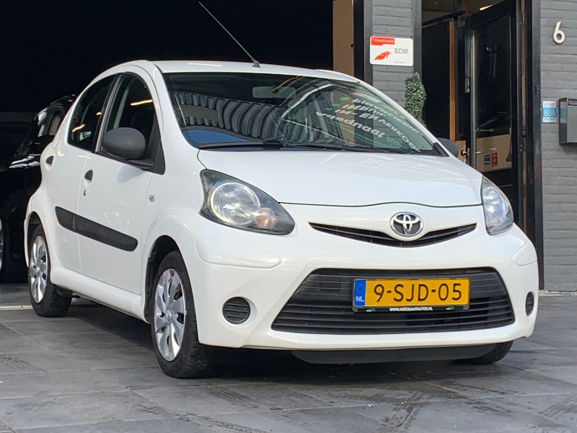 Toyota Aygo 1.0 VVT-i Comfort|Trekhaak|Airco|El.Ramen|5 deur, Voorwielaandrijving, Euro 5, Stof, Gebruikt