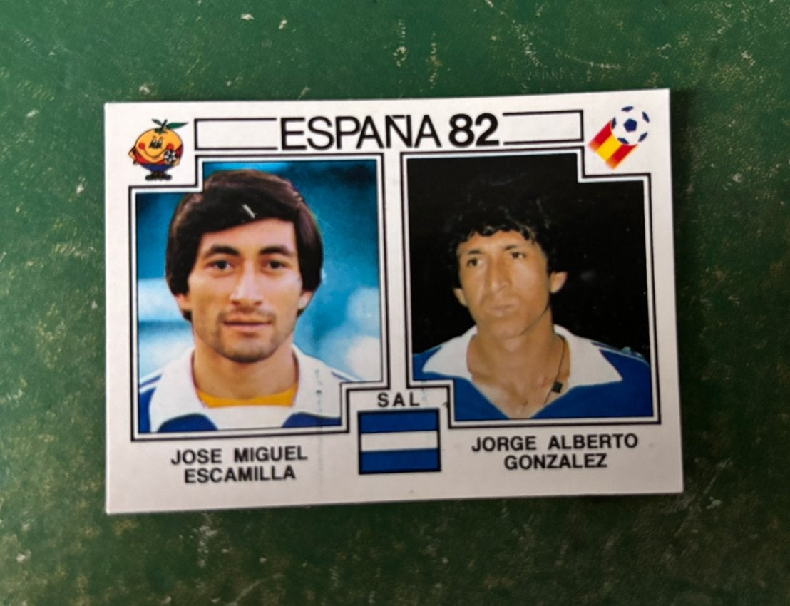 Panini plaatje El Salvador #225 Escamilla - Gonzales WK 82, Verzamelen, Sportartikelen en Voetbal, Ophalen of Verzenden