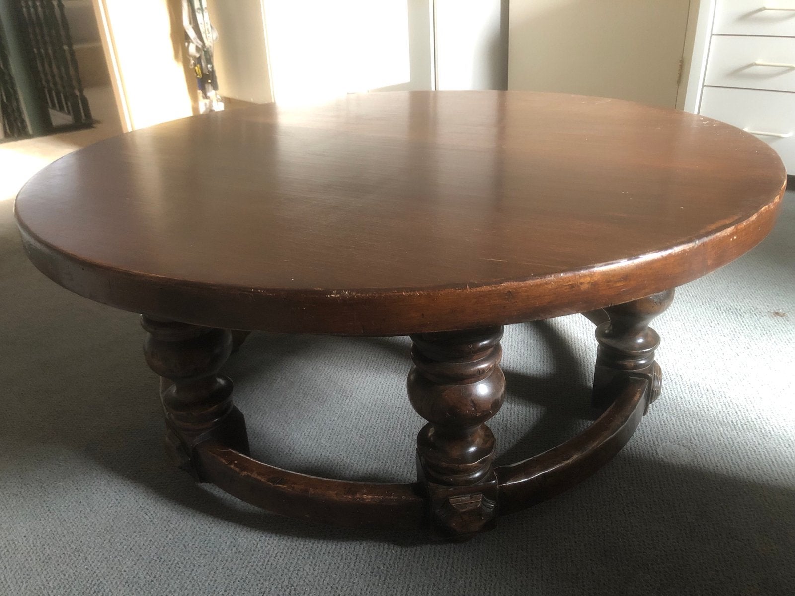 Ronde salontafel met eiken blad en bolpoten - 110 cm, Gebruikt, 100 tot 150 cm, Ophalen of Verzenden, Eikenhout