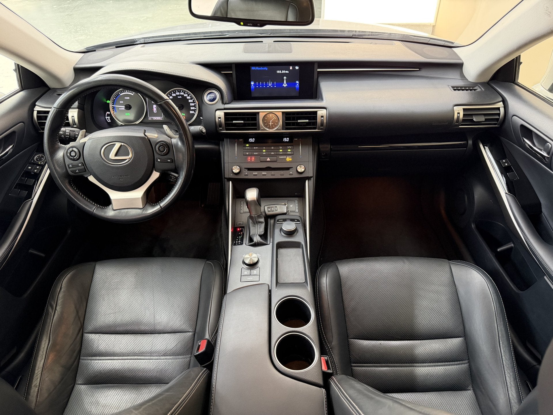 Lexus IS 300h Business Line, 180Pk, 2017, 2de eigenaar, Voll, Auto's, Automaat, Dealer onderhouden, Achterwielaandrijving, Gebruikt