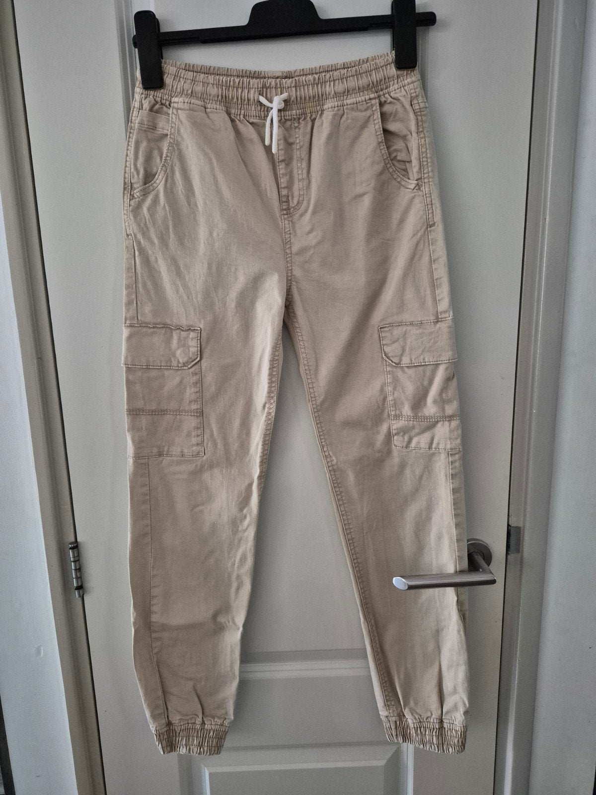 Zeeman 152 cargobroek cargo broek beige zand

Rookvrij huis, Ophalen of Verzenden, Meisje