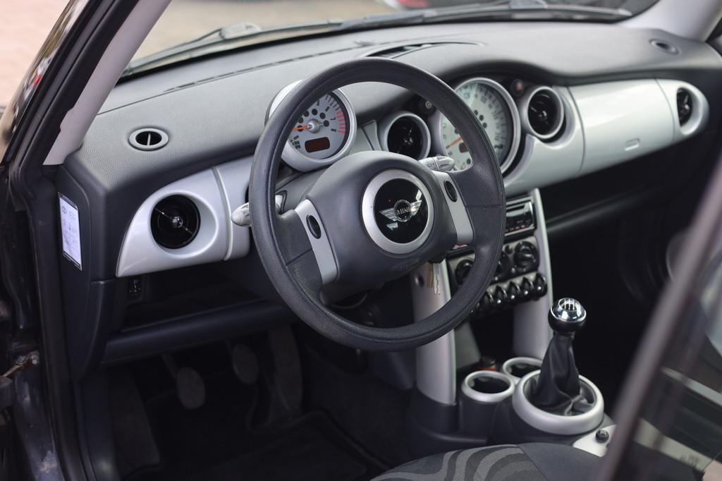 MINI Mini 1.6 ONE SALT | APK & GROOT ONDERHOUD GEHAD, Voorwielaandrijving, Gebruikt, Zwart, 4 cilinders