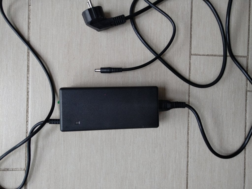 Sundvall Acculader 36V €40,-, Elektrische fiets, Gebruikt, Overige typen, Kunststof