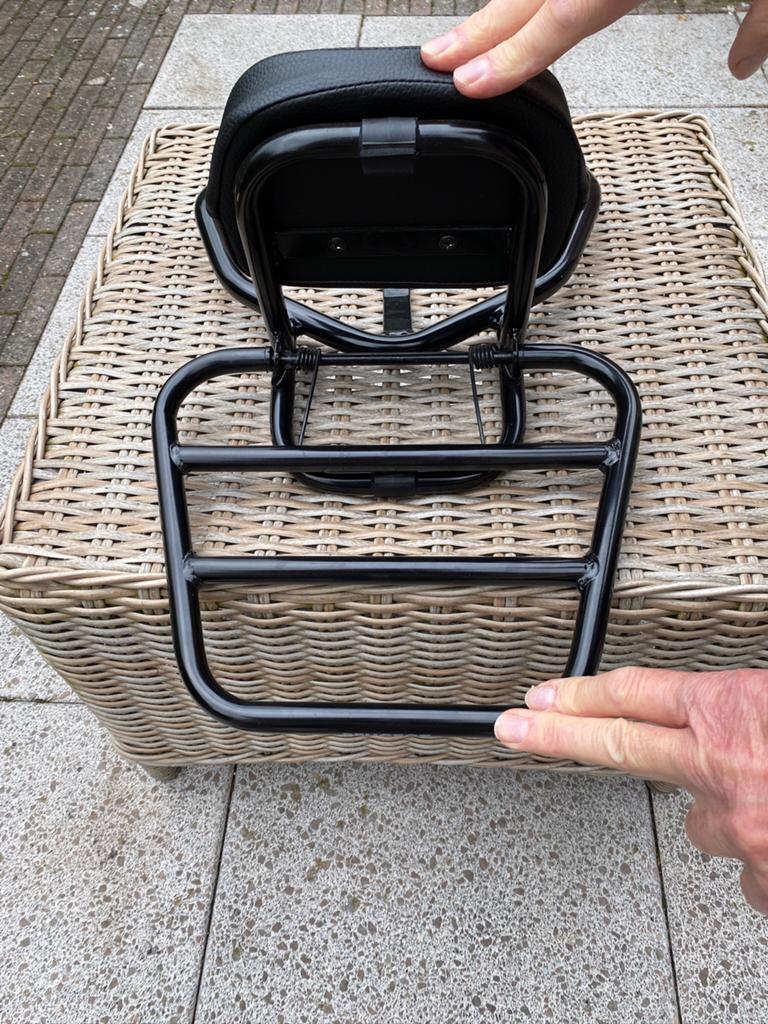 Bagage rek peugeot scooter, Fietsen en Brommers, Brommeronderdelen | Snorfietsen, Ophalen of Verzenden, Zo goed als nieuw, Overige typen