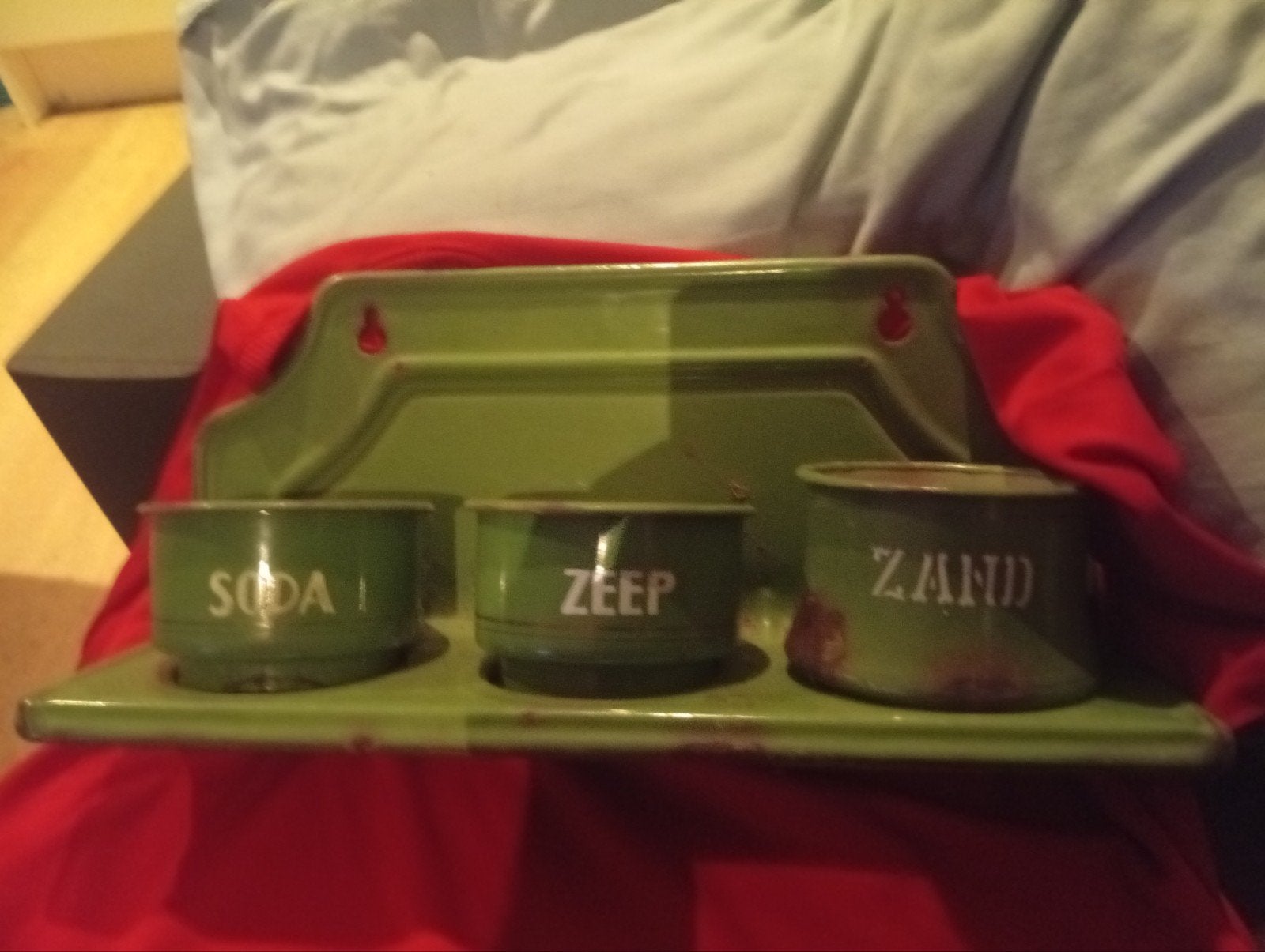 Vintage emaille wandrek met voorraadpotten (Zand, Zeep, Soda, Antiek en Kunst, Ophalen of Verzenden