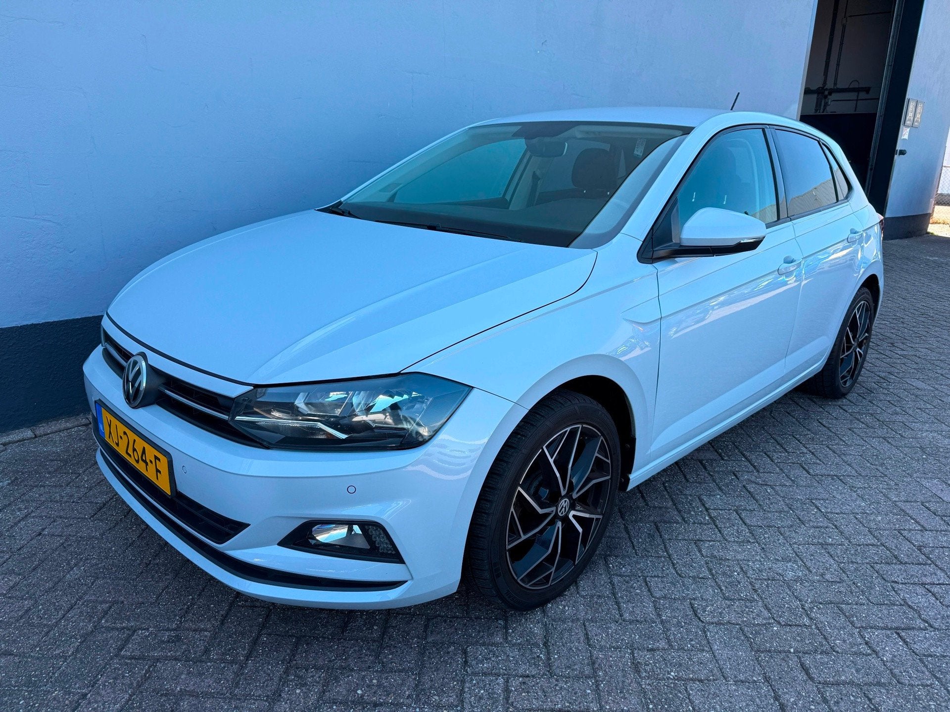 Volkswagen Polo Comfortline - Airco - Cruise - Carplay, 1025 kg, Met garantie (alle), Wit, Origineel Nederlands