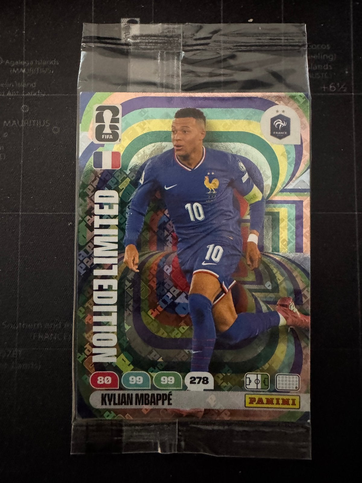 Panini WK 2026 Adrenalyn Kylian Mbappe LE Green Holo, Ophalen of Verzenden, Nieuw, Buitenlandse clubs, Spelerskaart