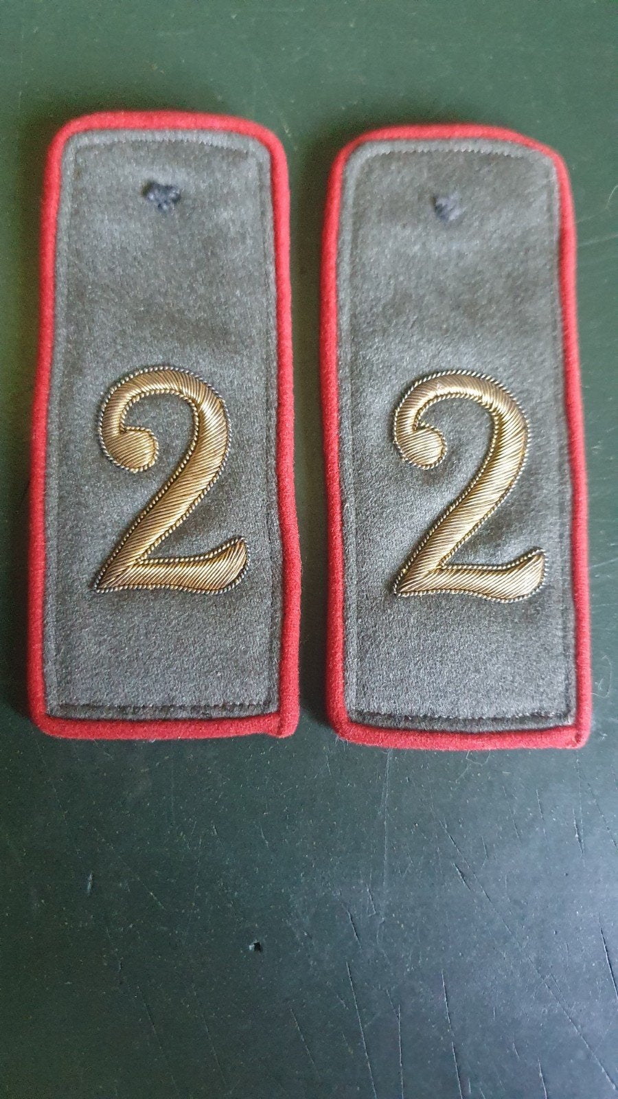 NLD 1940 Set schouderpassanten 2e Regiment veldartillerie, Verzenden, Nederland, Embleem of Badge