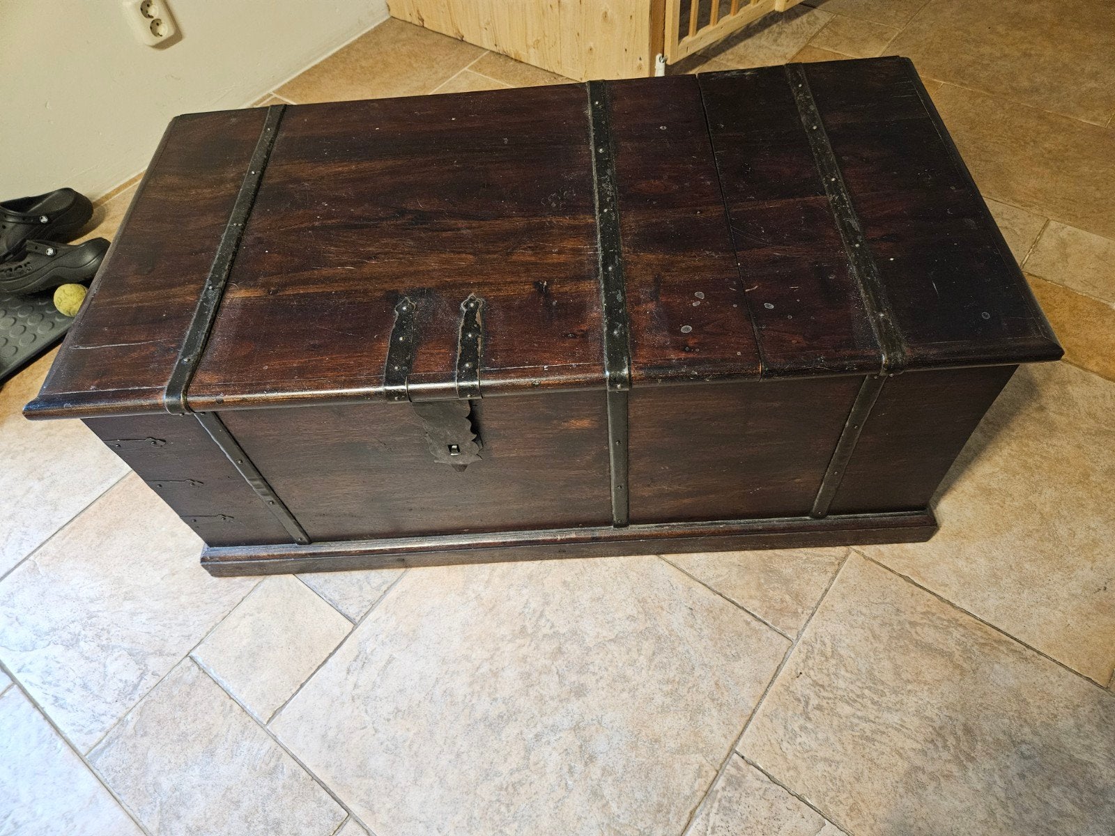 Salontafel kist met wijnrek., Gebruikt, 100 tot 150 cm, Rechthoekig, Overige houtsoorten