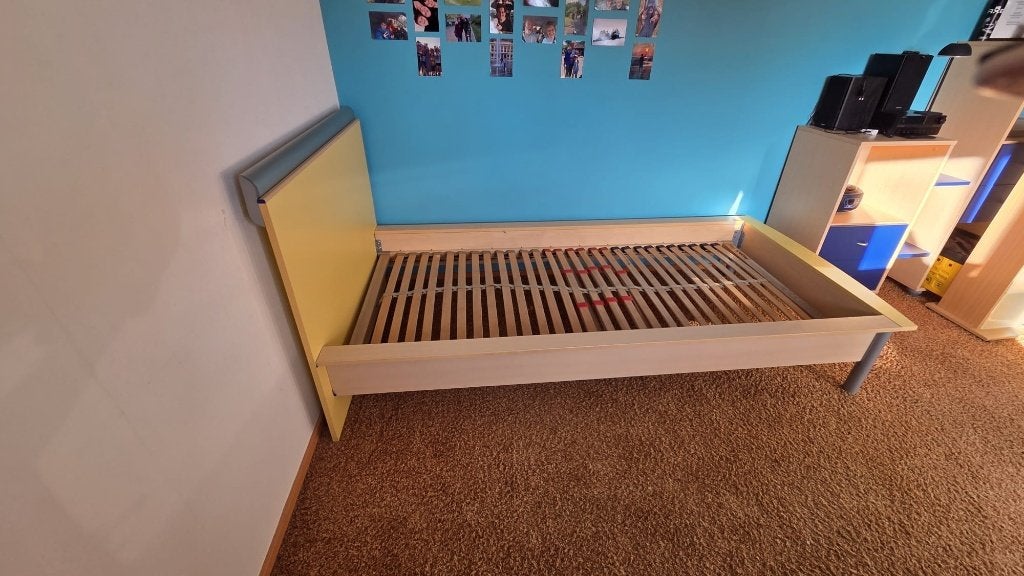 Bed geel + matras, Ophalen, Gebruikt, 140 cm, 200 cm