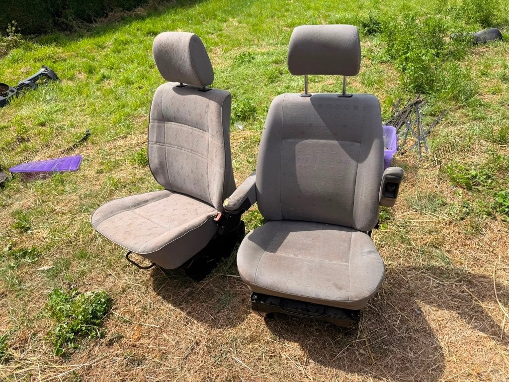 2 VW T4 voorstoelen, Ophalen, Volkswagen, E-mailadres fabrikant, Postadres fabrikant