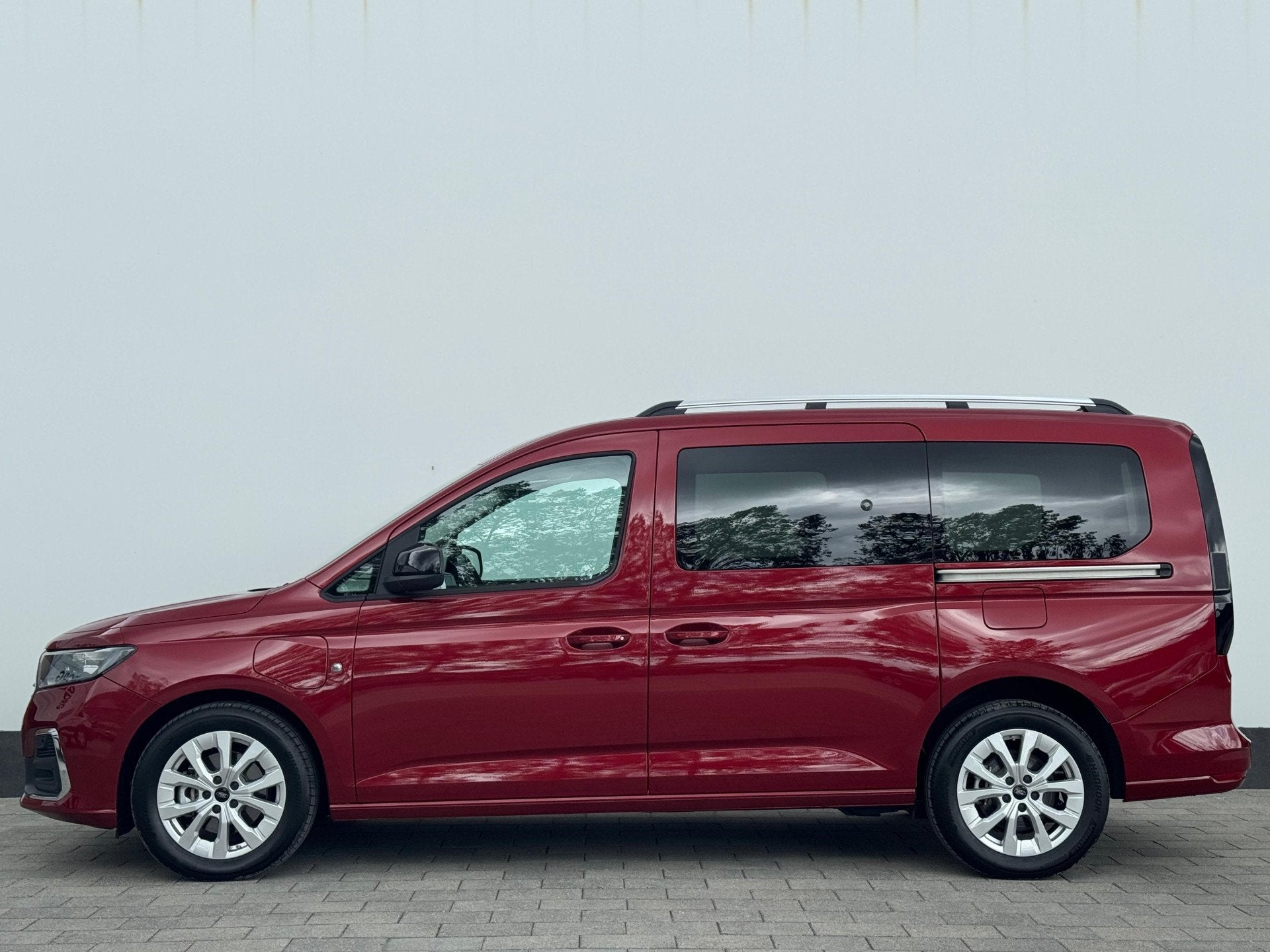 Ford GRAND TOURNEO CONNECT 1.5 PHEV 150pk Titanium | Trekhaa, Plug-in hybride, Bedrijf, Hybride Elektrisch/Benzine, Geïmporteerd