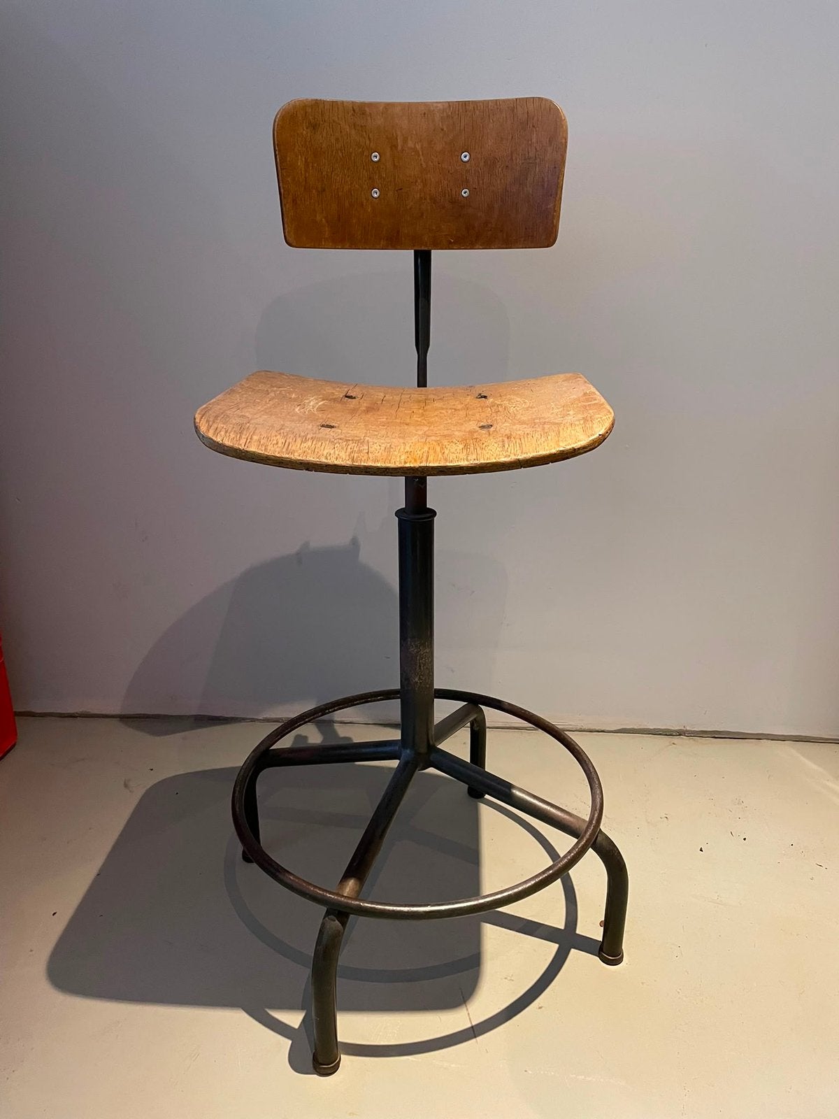 Twee Retro Barkruk/ atelier stoelen, Ophalen, Gebruikt, 60 tot 90 cm, In hoogte verstelbaar