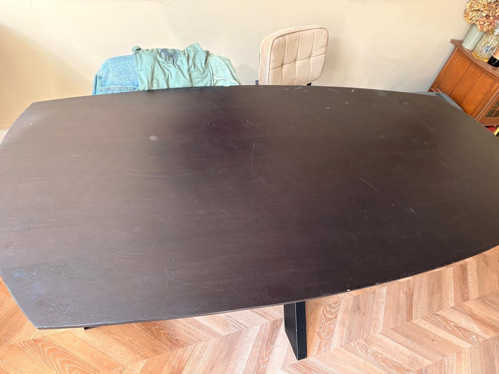 Moderne zwarte eettafel met metalen onderstel, Huis en Inrichting, Gebruikt, 50 tot 100 cm, 150 tot 200 cm, Modern