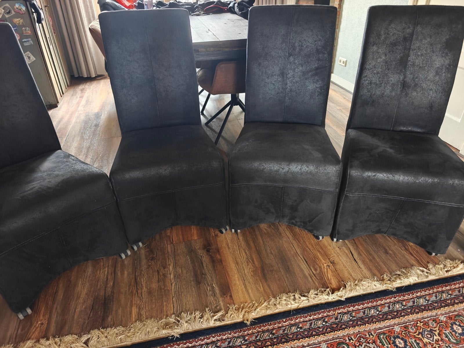 4 nette eetkamerstoelen op wieltjes – zwart, Ophalen, Gebruikt, Zwart, Vier