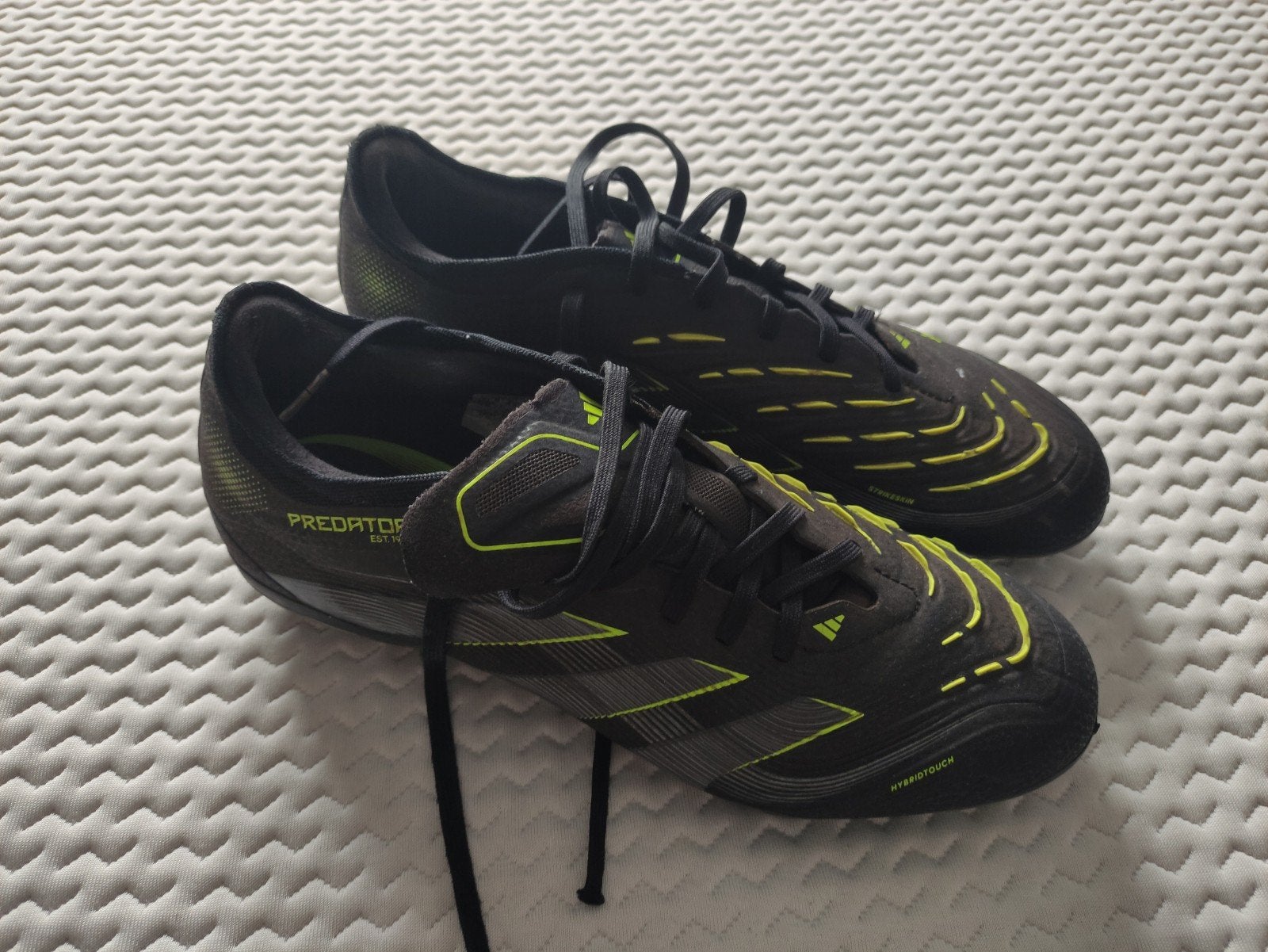Adidas predator voetbalschoenen maat 42, Sport en Fitness, Ophalen of Verzenden, Zo goed als nieuw, Schoenen