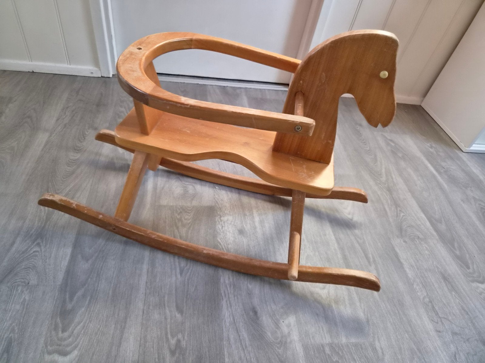 Houten schommelpaard met gebruikssporen, Ophalen, Gebruikt, Rij- of Hobbelspeelgoed