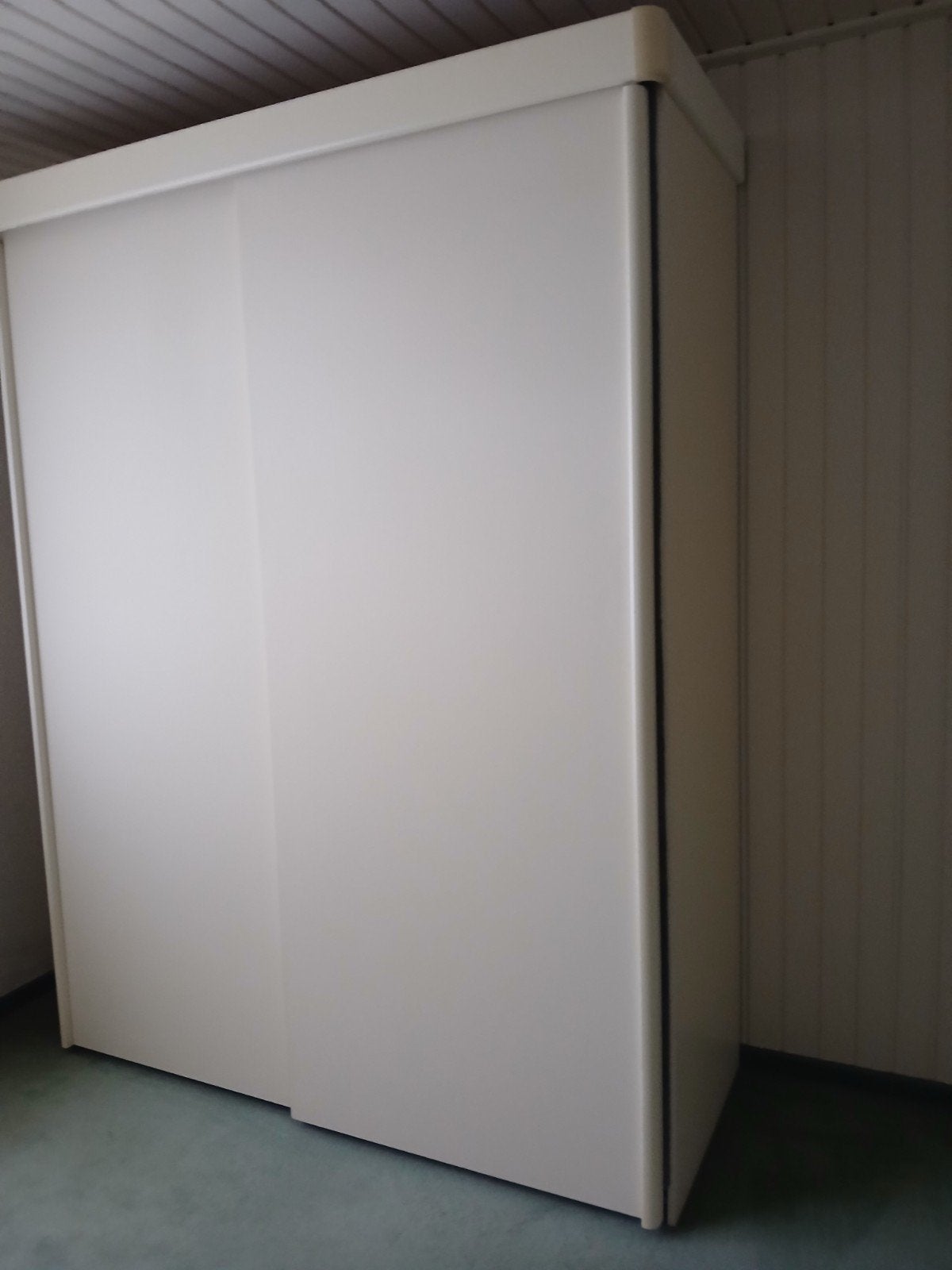 Witte kledingkast met schuifdeuren en hangruimte, Ophalen, Gebruikt, 200 cm of meer, Met plank(en)