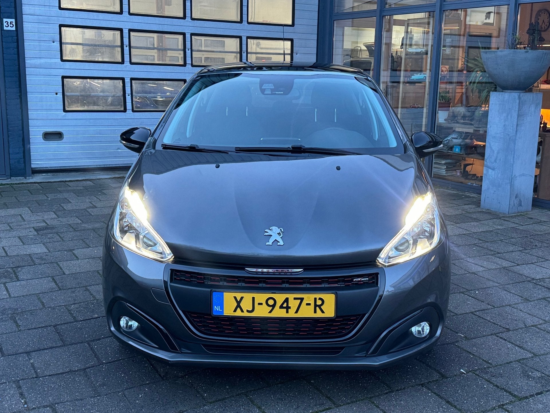 Peugeot 208 1.2 PureTech GT-line | Clima | Camera | Cruise |, Auto's, Peugeot, Voorwielaandrijving, Euro 6, 23 km/l, Bedrijf