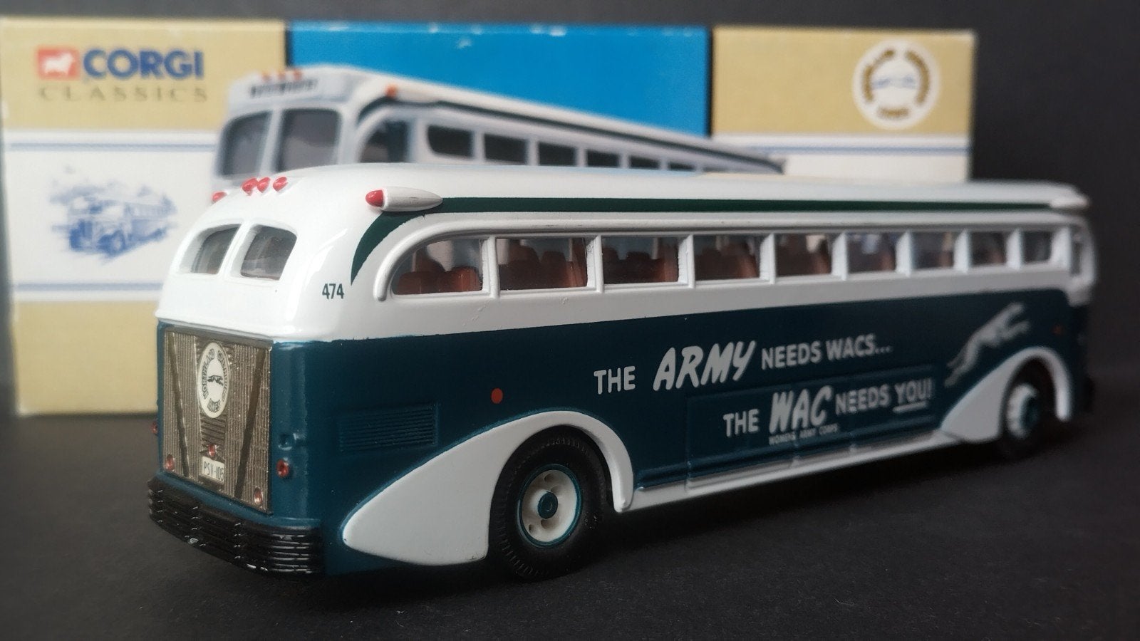 Yellow Coach 743 The army needs You 1:50 Corgi Pol, Nieuw, M, Bus of Vrachtwagen, M