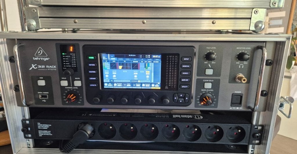 Behringer X32 rack, Ophalen of Verzenden, Zo goed als nieuw, 20 kanalen of meer