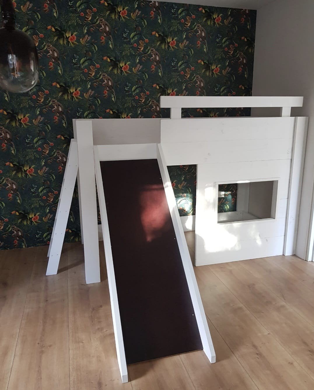 Witte steigerhouten hoogslaper met glijbaan en speelhuisje, Ophalen, Gebruikt, 90 cm, Eenpersoons