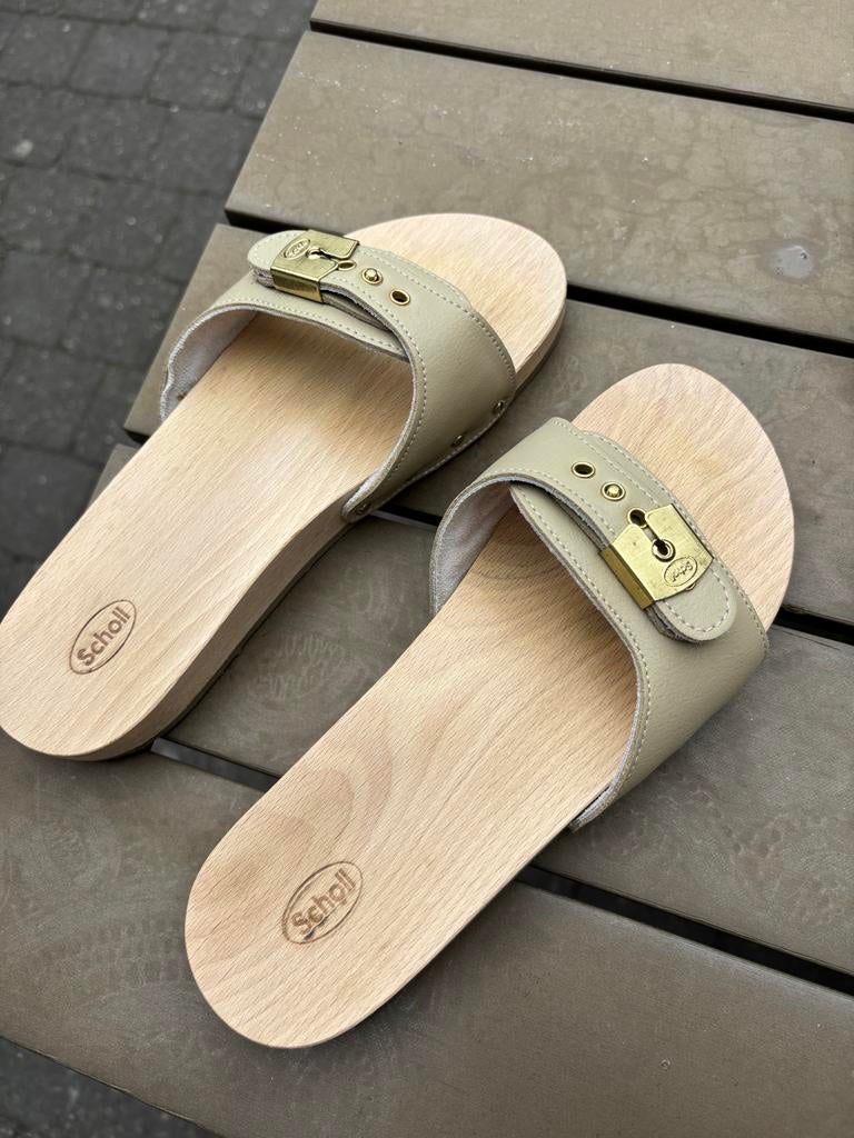 Scholl houten slippers - Zo goed als nieuw, Ophalen of Verzenden, Zo goed als nieuw, Beige, Slippers