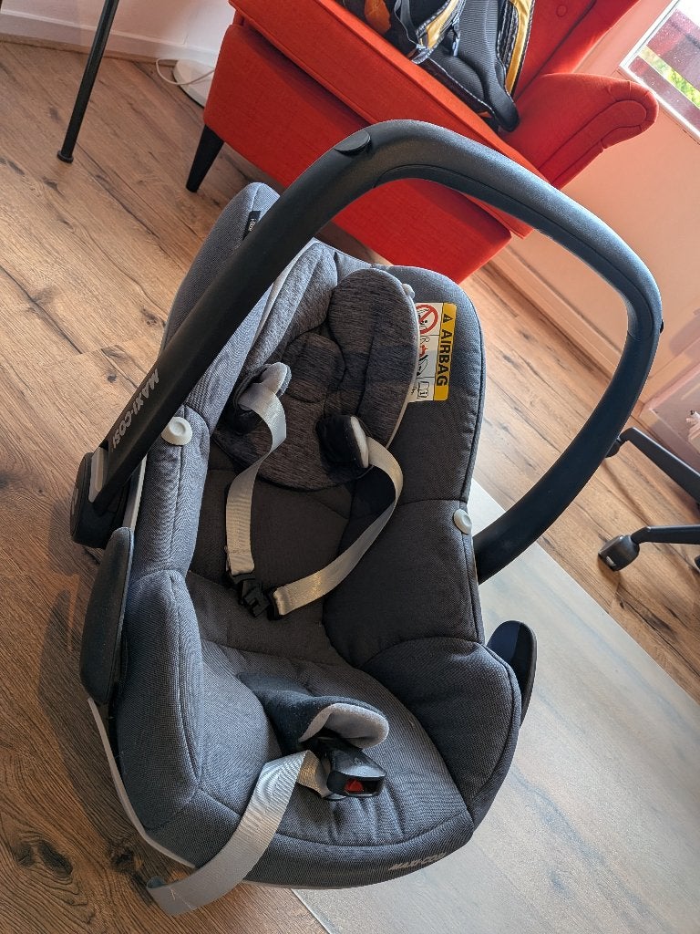 Maxi Cosi Pebble Pro i-Size - Inclusief Zitverkleiner, Ophalen, Autogordel of Isofix, Gebruikt, Zijbescherming