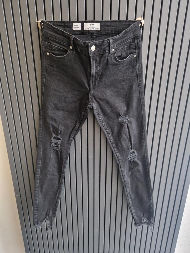 Bershka Skinny Low Rise Jeans Zwart Maat 38, Zwart, W30 - W32 (confectie 38/40), Gedragen, Bershka