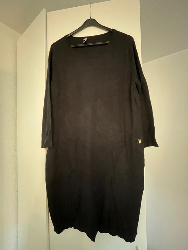 Zwarte wollen jurk van Anna van Toor, Zwart, Maat 46/48 (XL) of groter, Ophalen of Verzenden, Gedragen