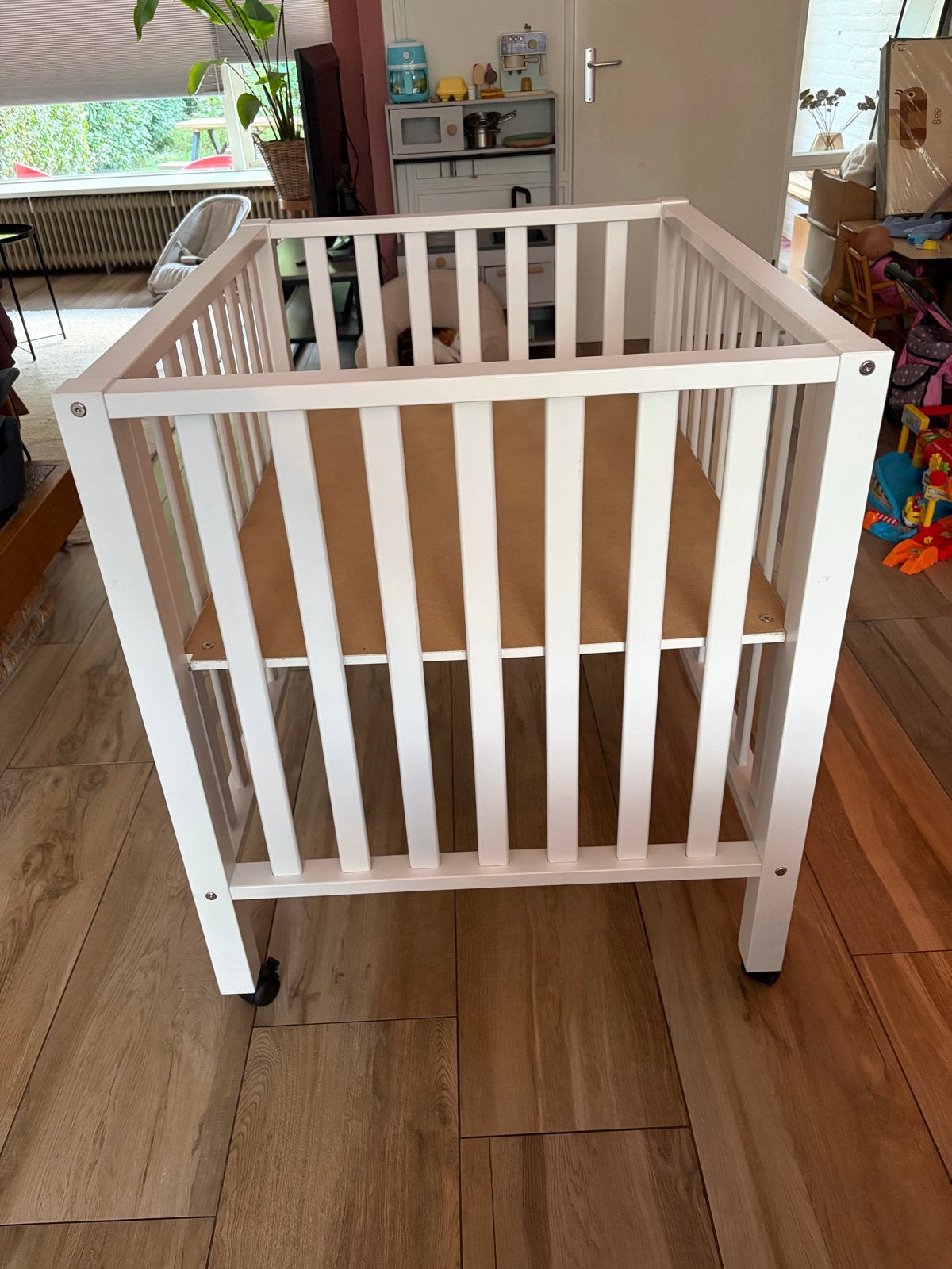 Witte box op wieltjes - Nette staat, Kinderen en Baby's, Boxen, Ophalen, Gebruikt, Vierkant, Wieltjes