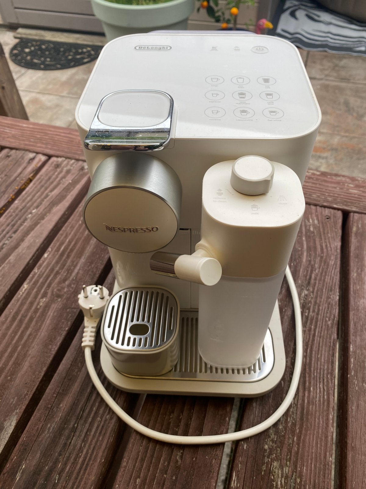 Delonghi nespresso gran lattissima, Ophalen of Verzenden, Zo goed als nieuw, Koffiemachine
