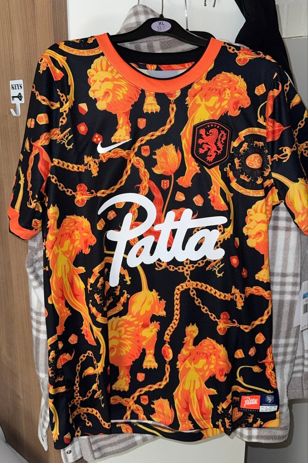 Patta x Nike WK KNVB Pre-Match Shirt (Zwart/Oranje) maat M, Maat M, Ophalen of Verzenden, Nieuw, Shirt