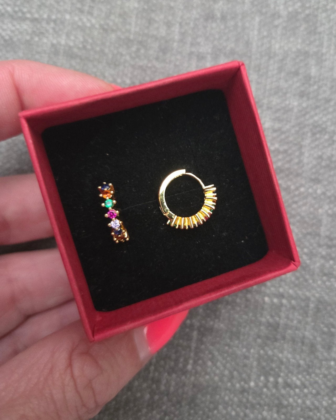 Rainbow Oorbellen van Anna + Nina Goudkleurig met steentjes, Nieuw, Ophalen of Verzenden, Knopjes of Stekers, Goud