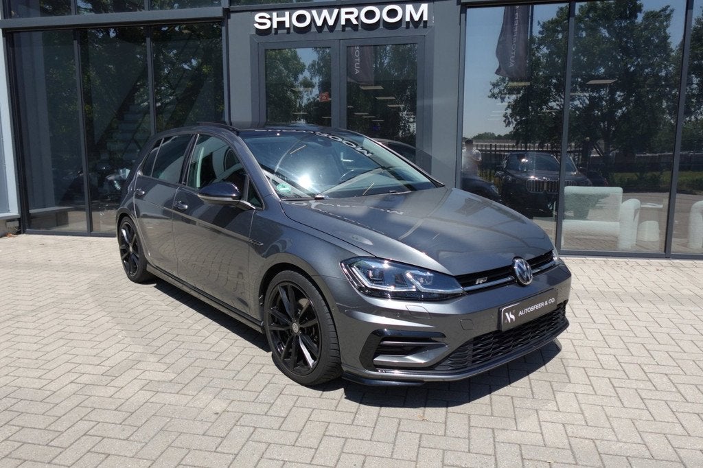 Volkswagen Golf 1.6 TDI Highline R-Line PANO ACC CAMERA VOL, Voorwielaandrijving, Gebruikt, Zwart, 4 cilinders