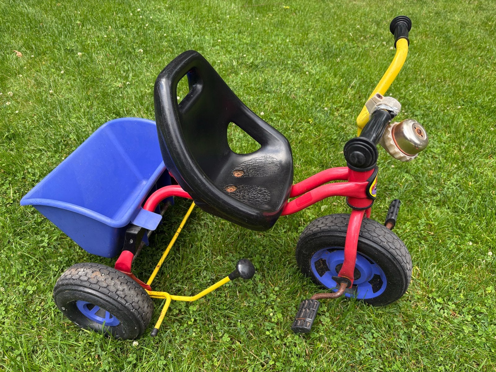 Kleurrijk Puky peuter driewieler met kiepbakje en bel, Ophalen, Gebruikt