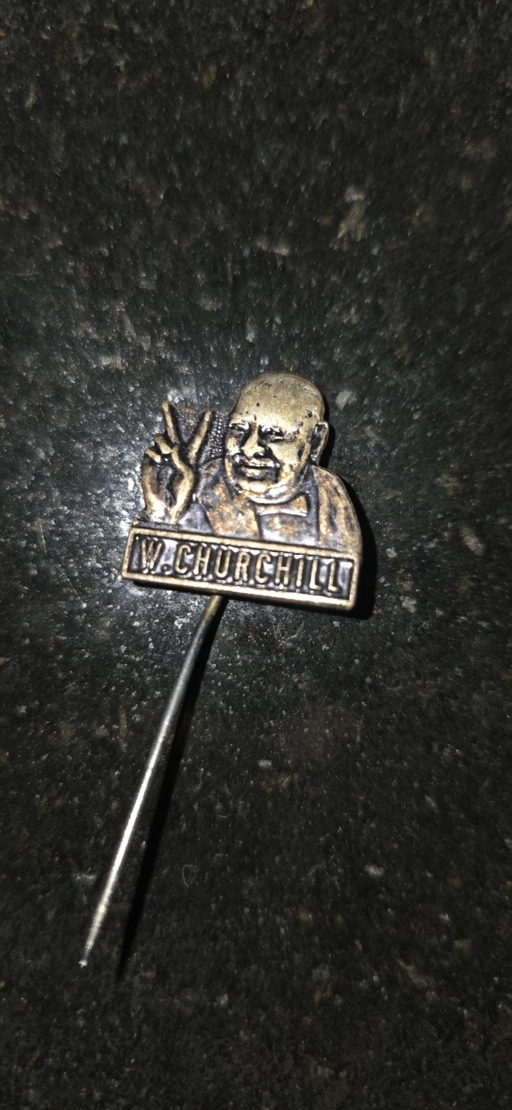 Speld Winston Churchill, vintage, Ophalen of Verzenden, Zo goed als nieuw, Speldje of Pin
