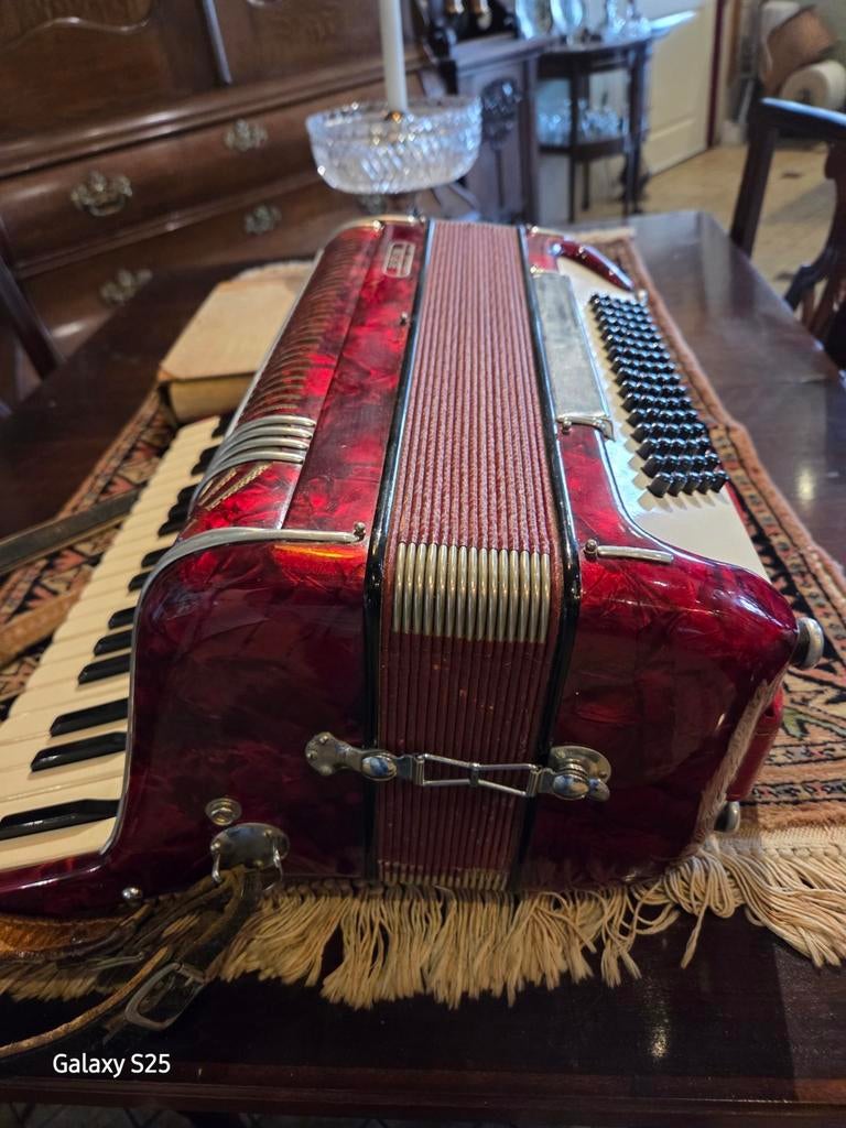 Accordeon , met koffer., Gebruikt, 80-bas, Met koffer, Ophalen