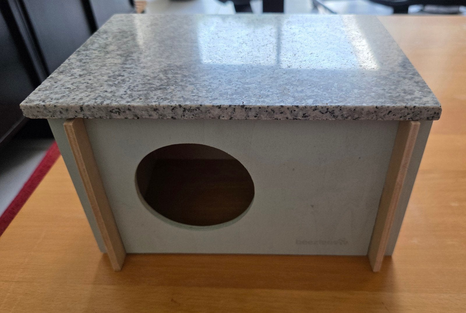 cavia schuilhut met marmeren dak, Ophalen, Zo goed als nieuw