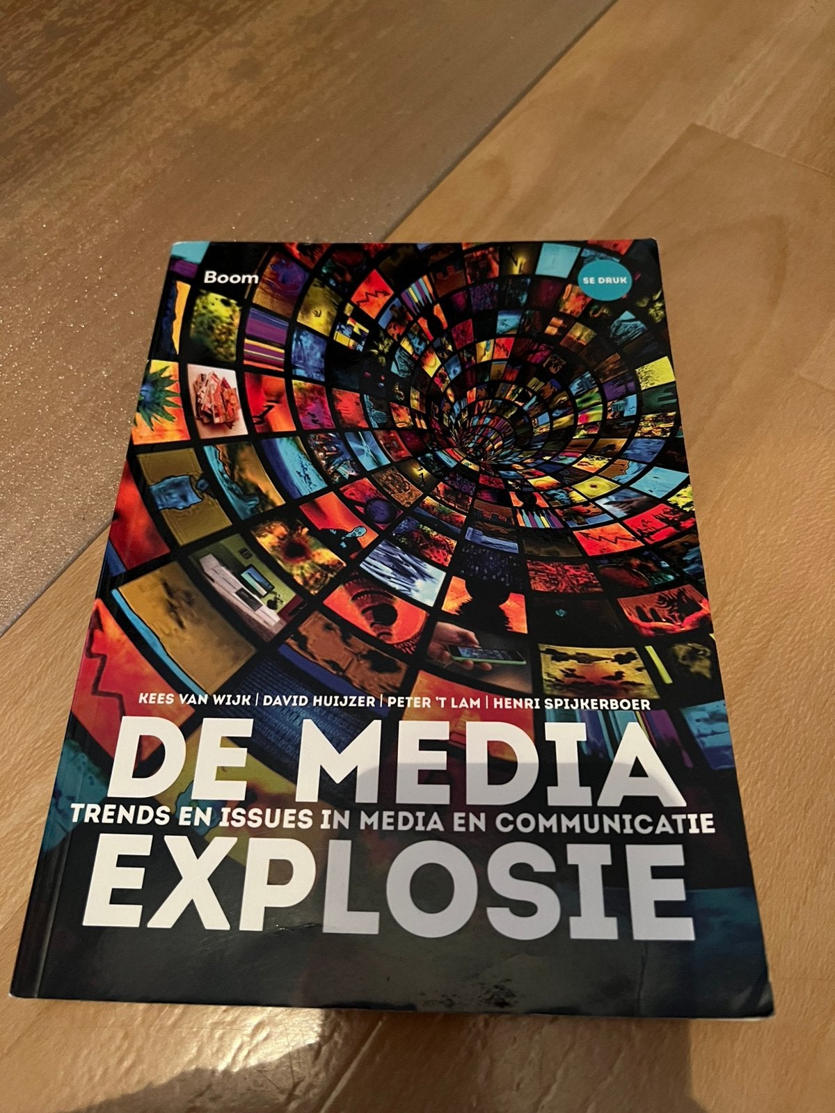 De media explosie 9789024406838, Ophalen of Verzenden, Beta, Gelezen, HBO