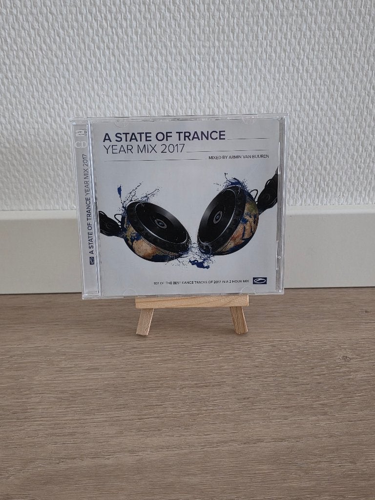 Armin van Buuren – A State Of Trance Year Mix 2017, Cd's en Dvd's, Trance, Ophalen of Verzenden, Zo goed als nieuw, Inclusief doosje