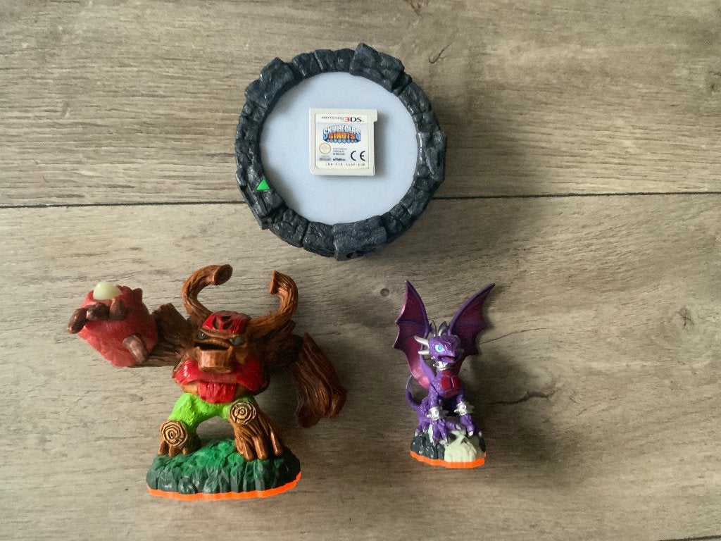 Skylanders Giants Starterpack / Spel Nintendo 3DS Skylander, Spelcomputers en Games, Avontuur en Actie, 2 spelers, Ophalen of Verzenden