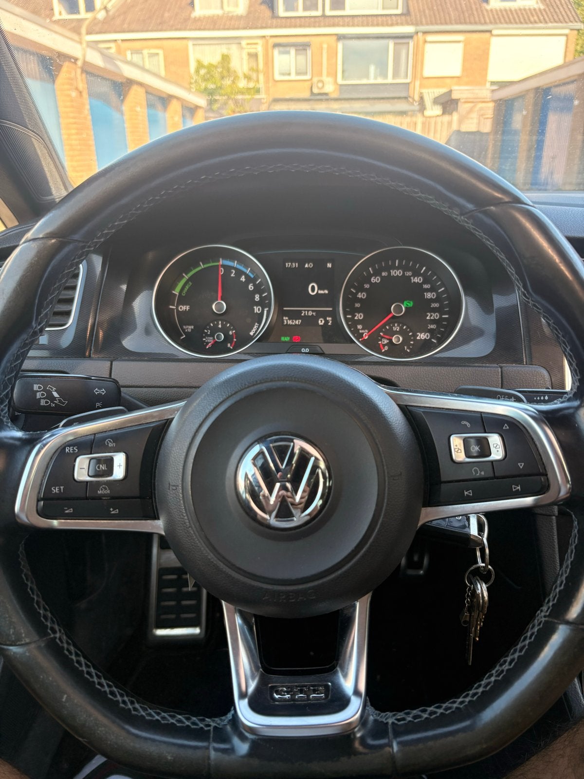 Volkswagen Golf 1.4 TSI Phev 150KW GTE 5D 2015 Grijs, Auto's, 4 cilinders, 1395 cc, Parkeersensor, 1499 kg