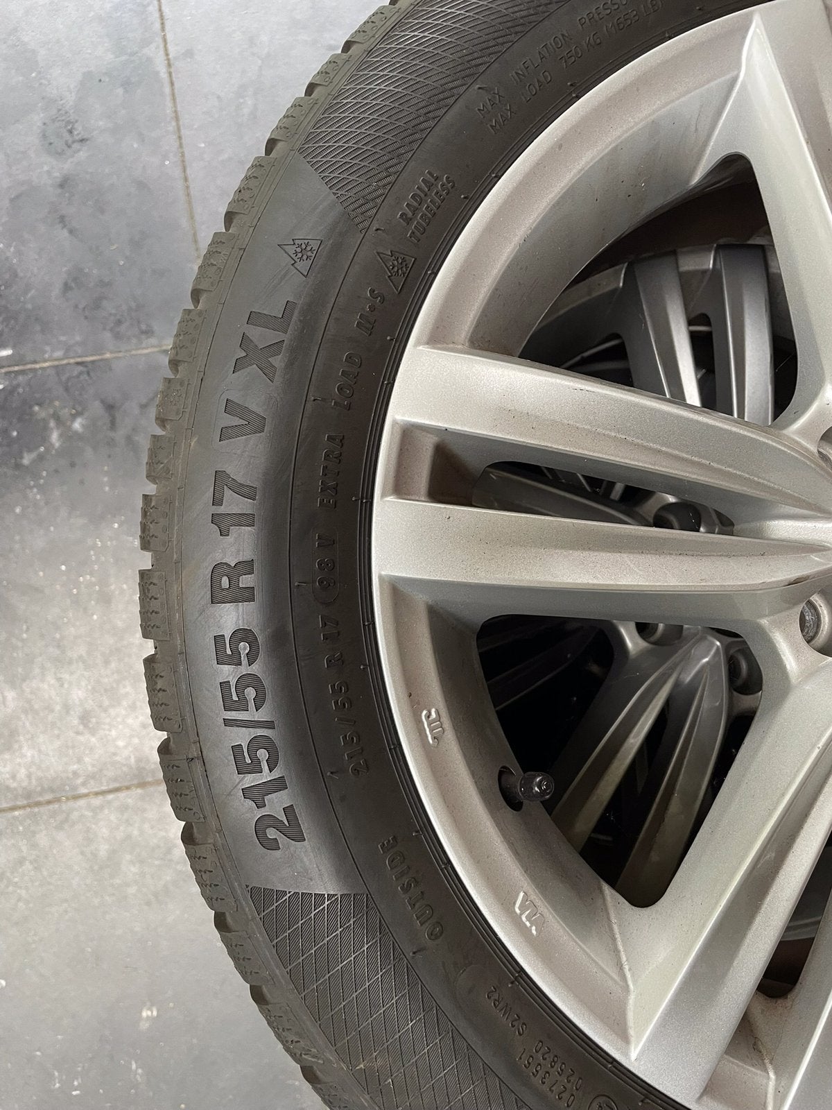 17 inch MAK VW LM Velgen met Conti Winterbanden, Ophalen, 215 mm, Banden en Velgen, 17 inch