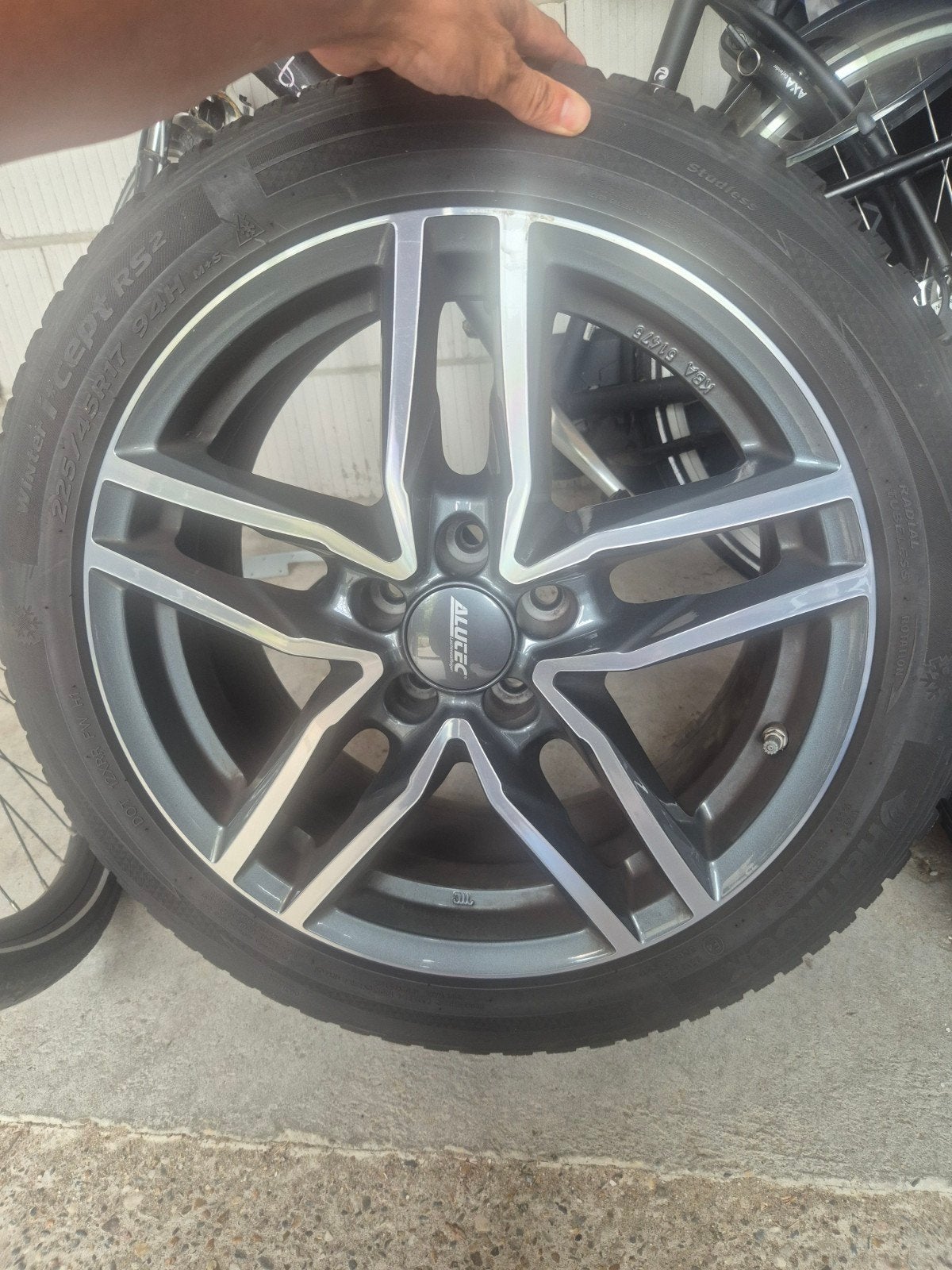 zeer mooie velgen met hankook winterbanden 5x105, Ophalen, Gebruikt, Banden en Velgen, 17 inch